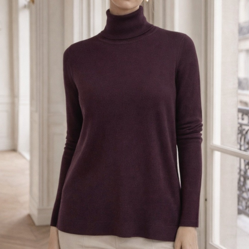 Neiman Marcus Plum Cashmere Turtleneck‎ Sweater